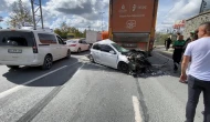 Arnavutköy'de 3 aracın karıştığı kazada otomobil kullanılamaz hale geldi: 1 yaralı