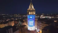 İstanbul'un sembol yapıları 'Dünya Otizm Farkındalık Günü'nde mavi kırmızı renklerle ışıklandırıldı