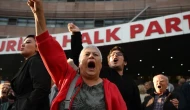 Mutlak butlan kararı sonrası CHP'lilerin parti genel merkezi önünde bekleyişi sürüyor