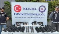 İstanbul'da suç çetelerine yönelik operasyonda ele geçen silahlar sergilendi