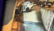 Beylikdüzü'nde otomobilin iş yeri duvarına çarptığı kazada 1 ağır yaralı