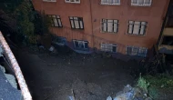 Eyüpsultan'da yağış sonrası toprak kayması; binadaki 25 kişi tahliye edildi