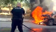 Avcılar’da yanan otomobile polisten tüp ve su tankeri ile müdahale