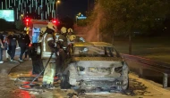 Bakırköy D-100 Karayolu'nda otomobil alev alev yandı