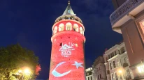 İstanbul'un Fethi'nin 572’nci yıl dönümünde Galata Kulesi’ne Türk Bayrağı yansıtıldı