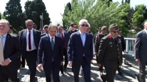 İstanbul Valisi Davut Gül, Edirnekapı Şehitliği'ni ziyaret etti