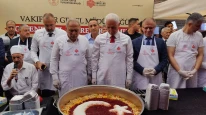 Mısır Çarşısı'nda 20 bin kişiye aşure ikramı