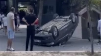 Araç ağaca çarpıp takla attı!