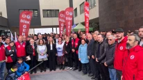 Bakırköy Belediyesi önünde operasyonlara tepki: "Baskılar bizi yıldıramaz"