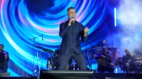 Festival Özcan Deniz'le başladı