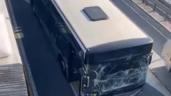 Sefaköy'de metrobüs kazası!