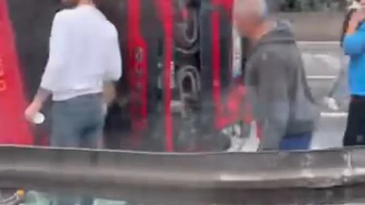 Büyükçekmece'de tır devrildi!