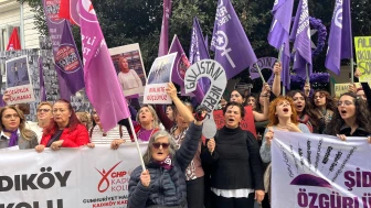 Kadınlar Kadıköy'den ses yükseltti!