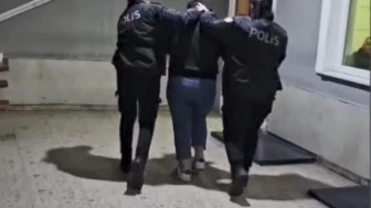 Sahte altınla kuyumcuları dolandırdı!