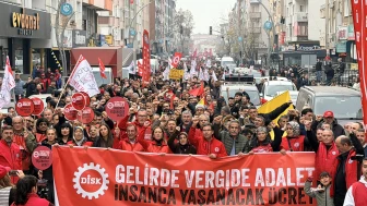 Asgari ücretle yaşamayız!