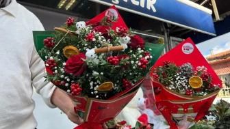 Yılbaşının simgelerinden "kokina çiçeği" tezgahlarda