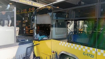 İETT otobüsü börekçiye girdi!