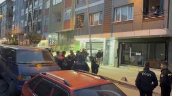 Ağabeye kızdı kiracıya saldırdı