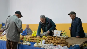 Esenyurt'ta kapalı pazar yeri açıldı