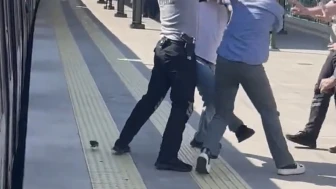 Çocuklarının yanında acımadan darp ettiler!