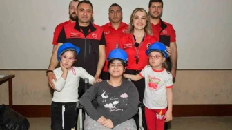 Esenyurt'ta özel çocuklara deprem bilincini aşıladılar