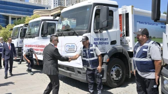 Esenyurt'ta 8 atık aracı hibe edildi!