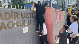 Sınava geç kalınca demirlerden atladı