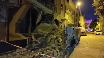 Avcılar'da bina çöktü