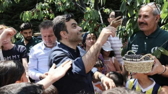 Bağcılar'da 13. Geleneksel Kiraz Festivali renkli görüntülere sahne oldu