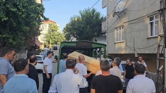 Tartıştığı anne ve babasını bıçakla öldürdü!