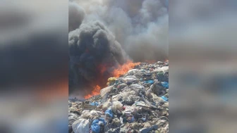 Silivri'de 17 saatlik mücadele sonucu çöp yangını söndürüldü