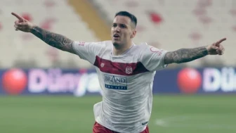 Süper Lig ekibi, Sivasspor'un yıldızı Rey Manaj'ı transfer gündemine aldı