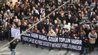 Kalemimizi savunuyoruz