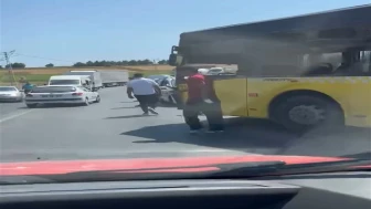 Arnavutköy'de İETT otobüsü ile otomobil çarpıştı