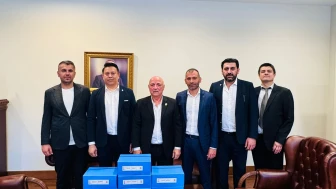 Fenerbahçe'de olağanüstü kongre talebi için toplanan imzalar kulübe teslim edildi