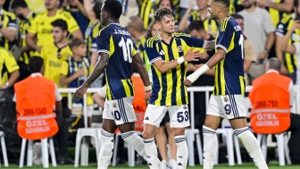 Fenerbahçe Kadıköy'de turu aldı!