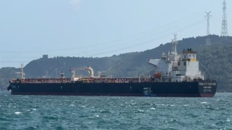 Sarıyer açıklarına demirletilen tanker havadan görüntülendi