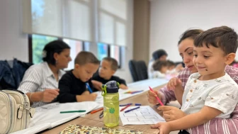 Esenyurt'ta ebeveynlere sanat eğitimi veriliyor