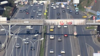 Yılın ilk günü İstanbul'da yollar boş kaldı