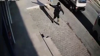 Arnavutköy'de 14 yaşındaki çocuk markete ateş açtı!