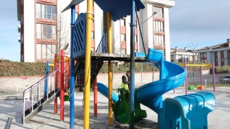 Şehir eşkıyaları Büyükçekmece'de çocuk parkını yaktı; Belediye açıklama yaptı