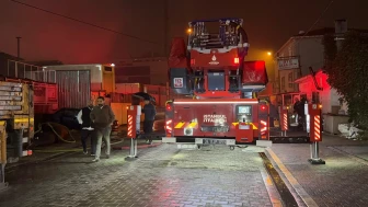 Esenyurt’ta yorgan imalathanesi alev alev yandı