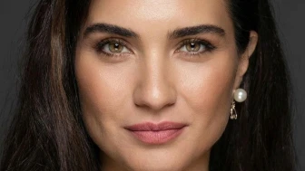 Tuba Büyüküstün: cesur ve güzel
