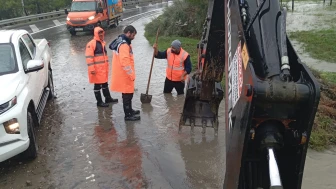 İBB yağmura karşı iş başında