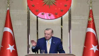 Hezeyanlara gülüp geçtik