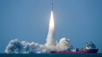 Çin, Pakistan’a ait bir uyduyu uzaya gönderdi