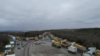 Arnavutköy'de sonsuz kuyruk