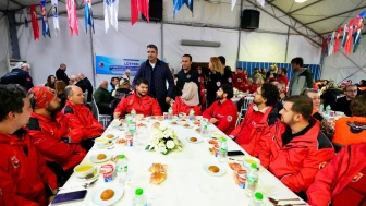 Kahramanlar iftar sofrasında buluştu