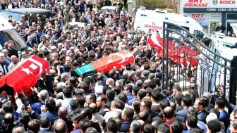 Kahramanmaraş’ta okuldaki saldırıda yaşamını yitiren öğrenciler toprağa verildi