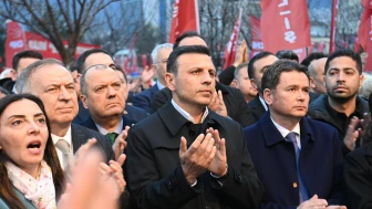 Buruk bir sevinç yaşıyoruz